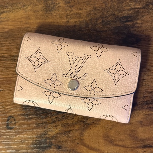 Louis Vuitton Mahina Card Case